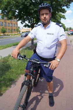 policjant patrolu rowerowego
