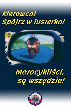 grafika z napisem Kierowco patrz w lusterka, motocykle są wszędzie, na zdjęciu motocykl na drodze widziany w lusterku samochodu